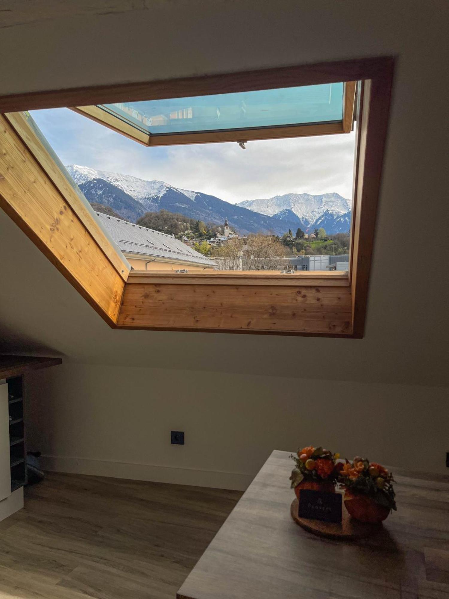 Cocon Sous Les Toits Apartment Albertville Exterior photo
